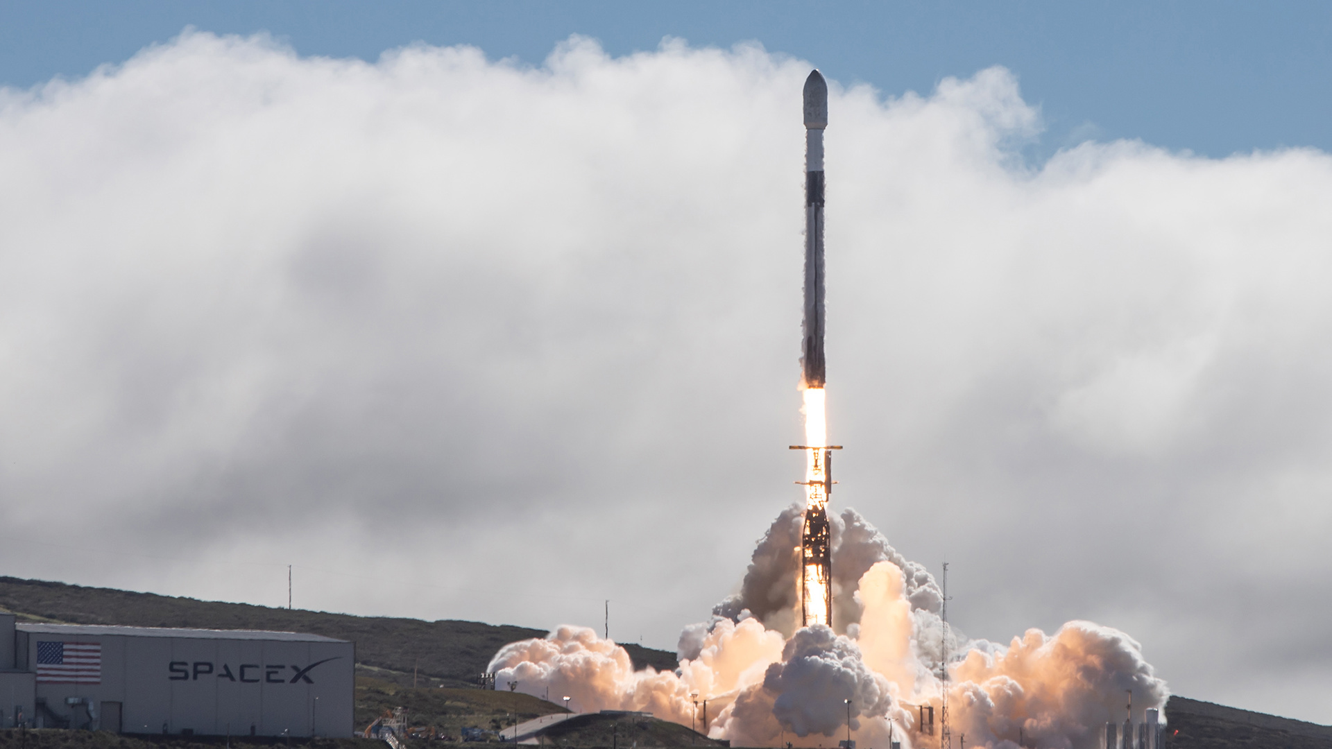 300 Falcon 9-oppskytinger. Ax-3 avsluttet*